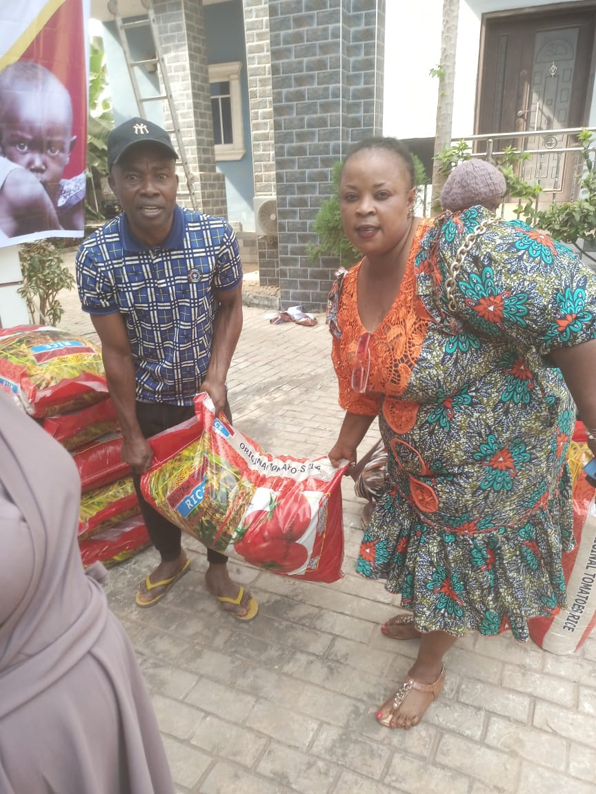 Food drive distribution by the Ojemba and Sam Foundation