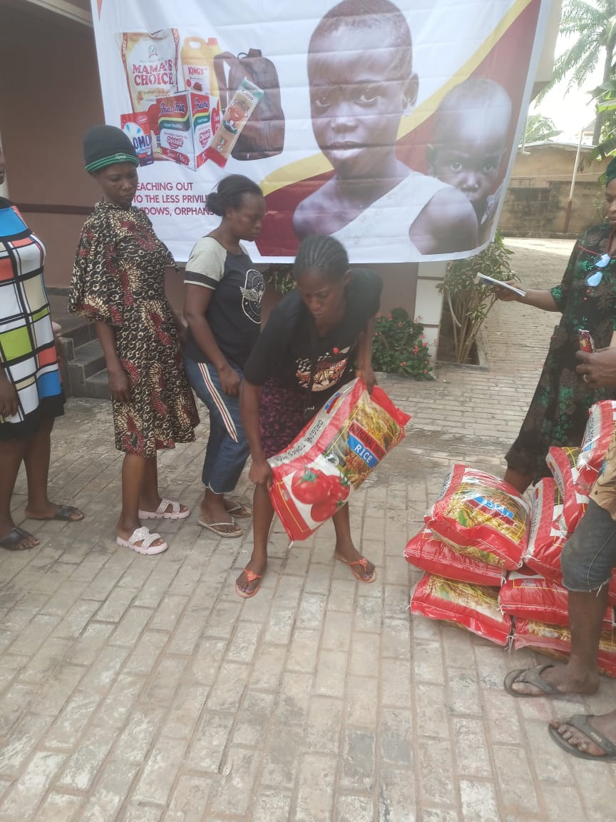 Food drive distribution by the Ojemba and Sam Foundation