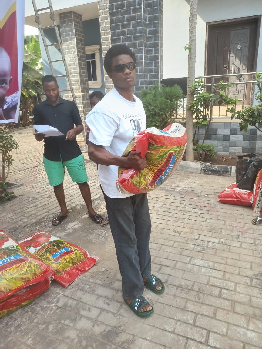 Food drive distribution by the Ojemba and Sam Foundation