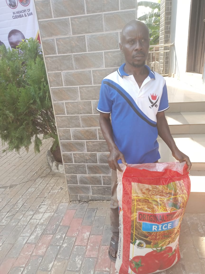Food drive distribution by the Ojemba and Sam Foundation