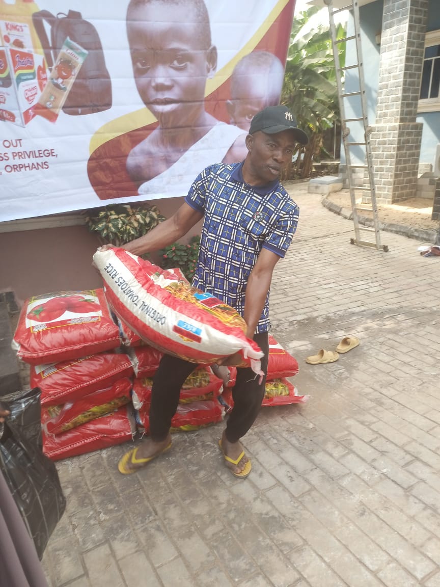 Food drive distribution by the Ojemba and Sam Foundation