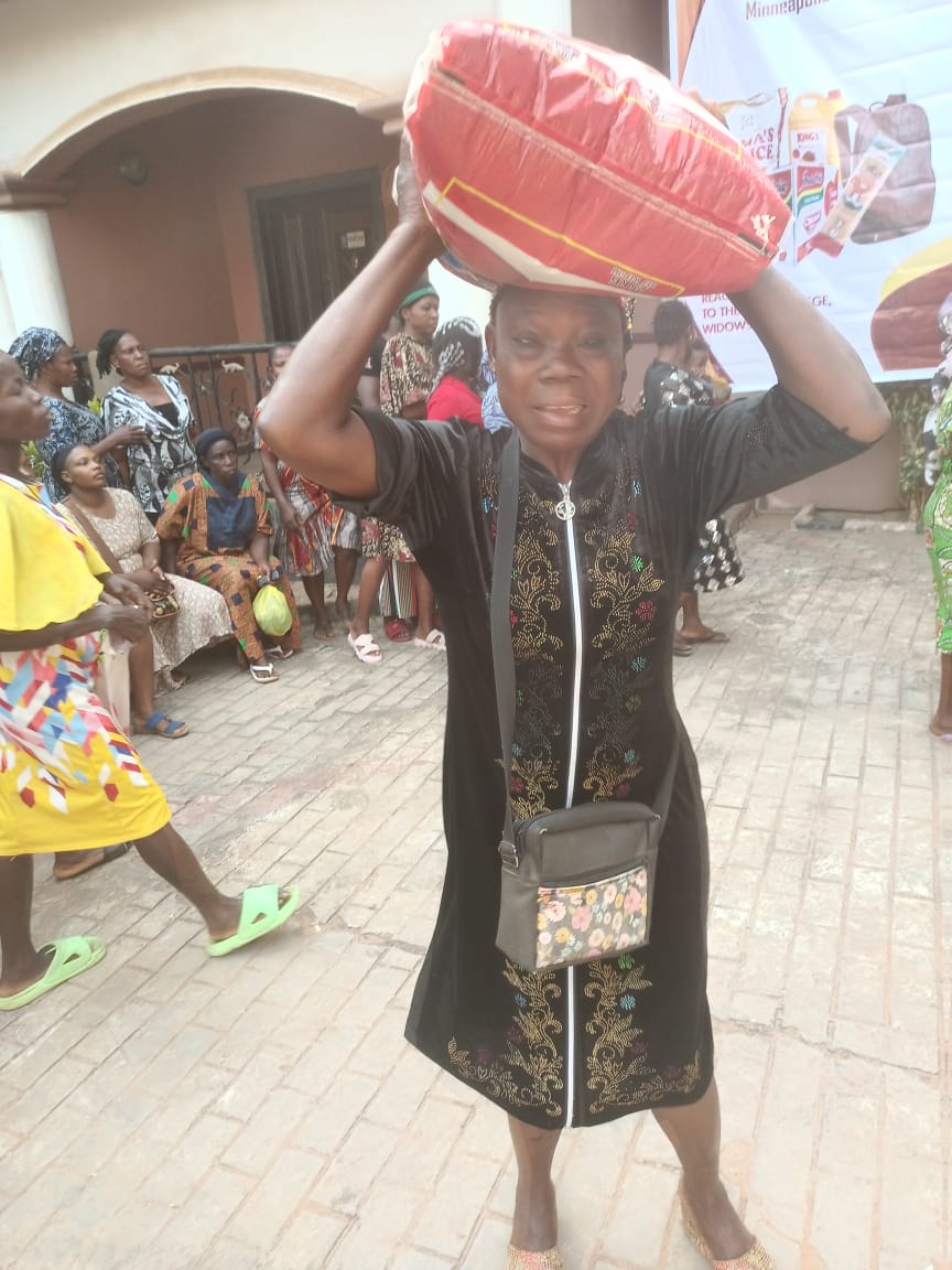 Food drive distribution by the Ojemba and Sam Foundation