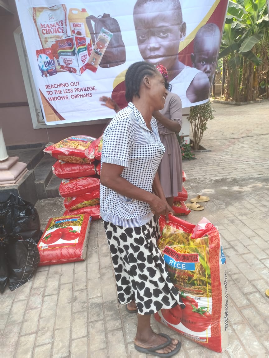 Food drive distribution by the Ojemba and Sam Foundation