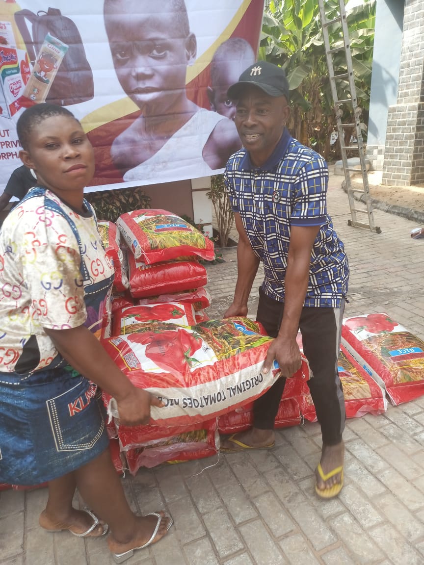 Food drive distribution by the Ojemba and Sam Foundation