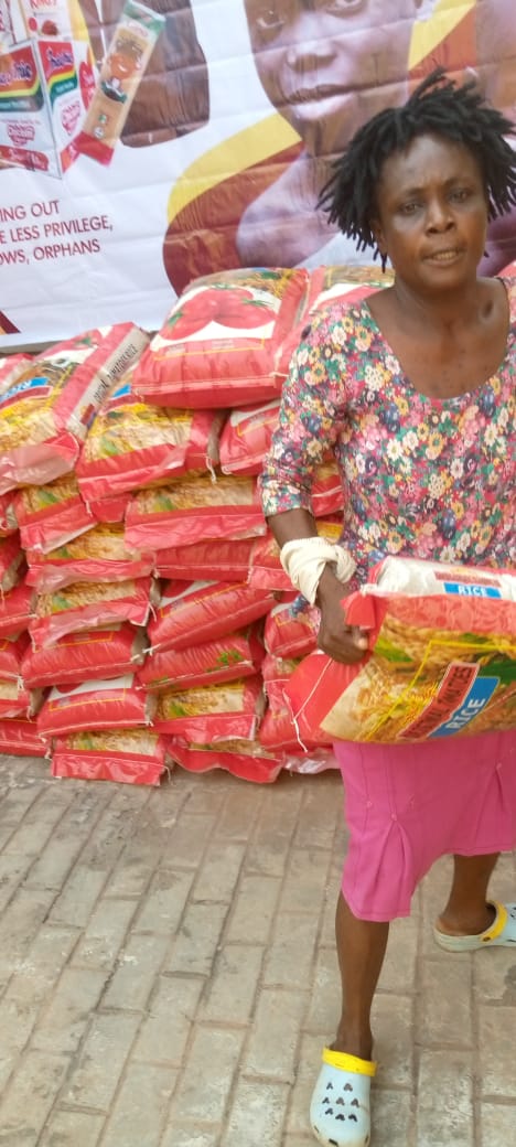 Food drive distribution by the Ojemba and Sam Foundation