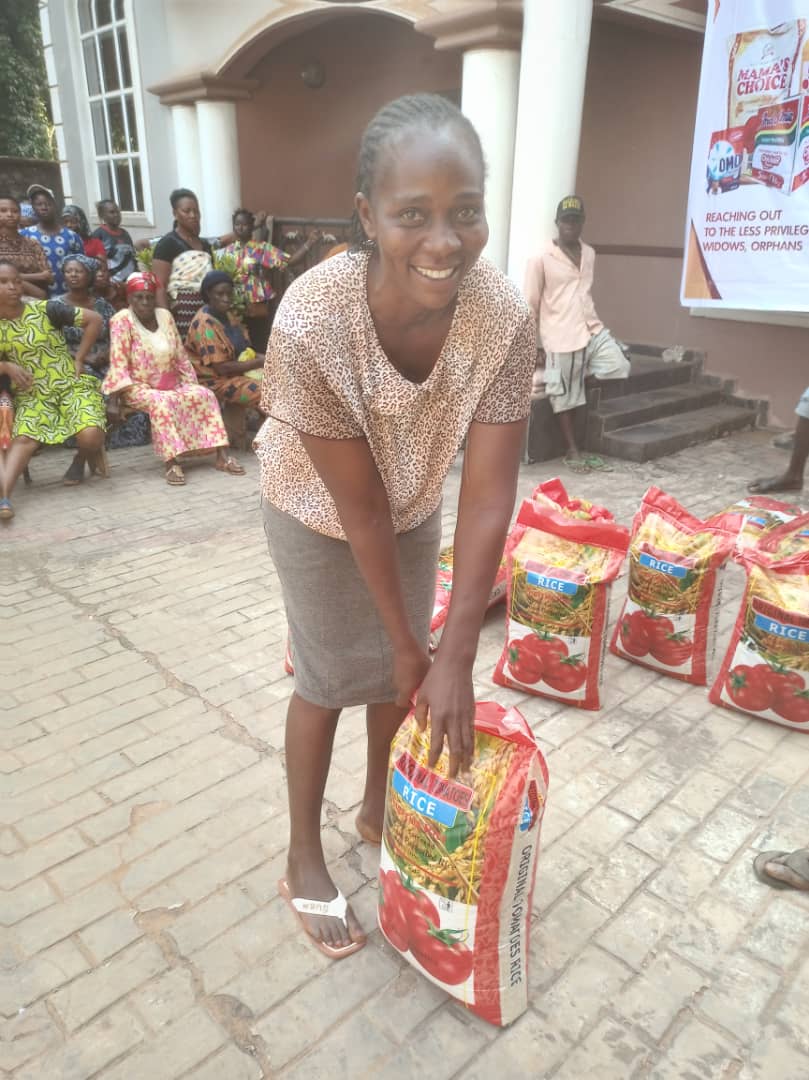 Food drive distribution by the Ojemba and Sam Foundation