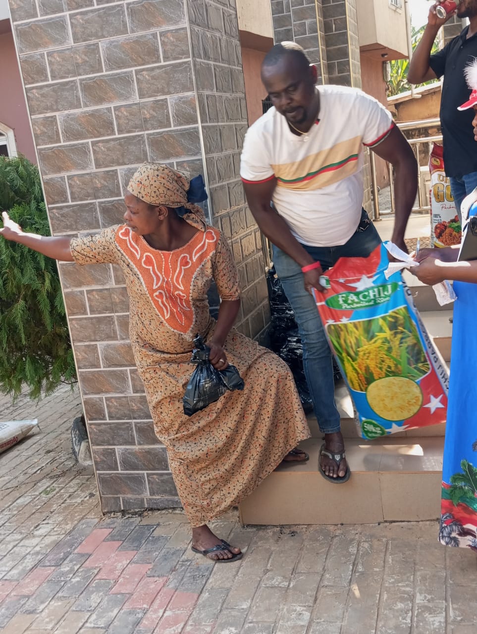 Food drive distribution by the Ojemba and Sam Foundation