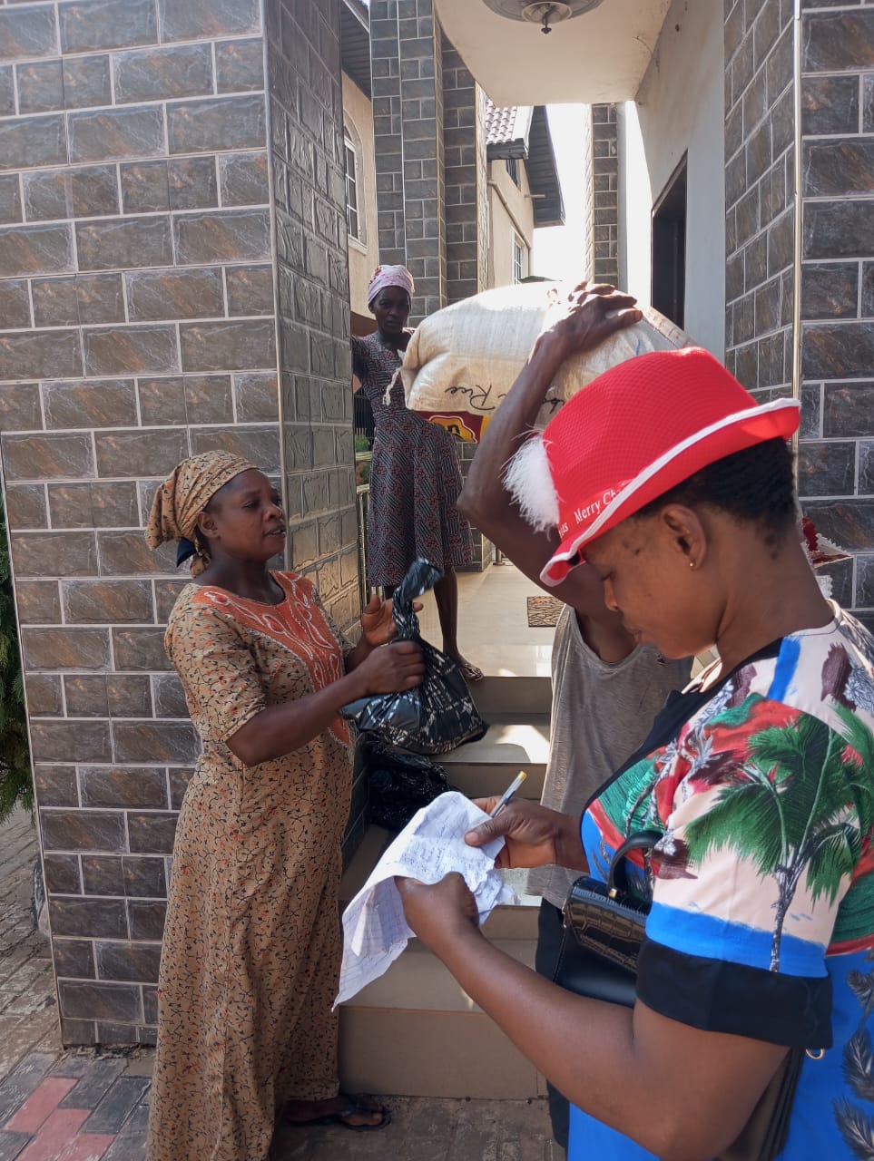 Food drive distribution by the Ojemba and Sam Foundation