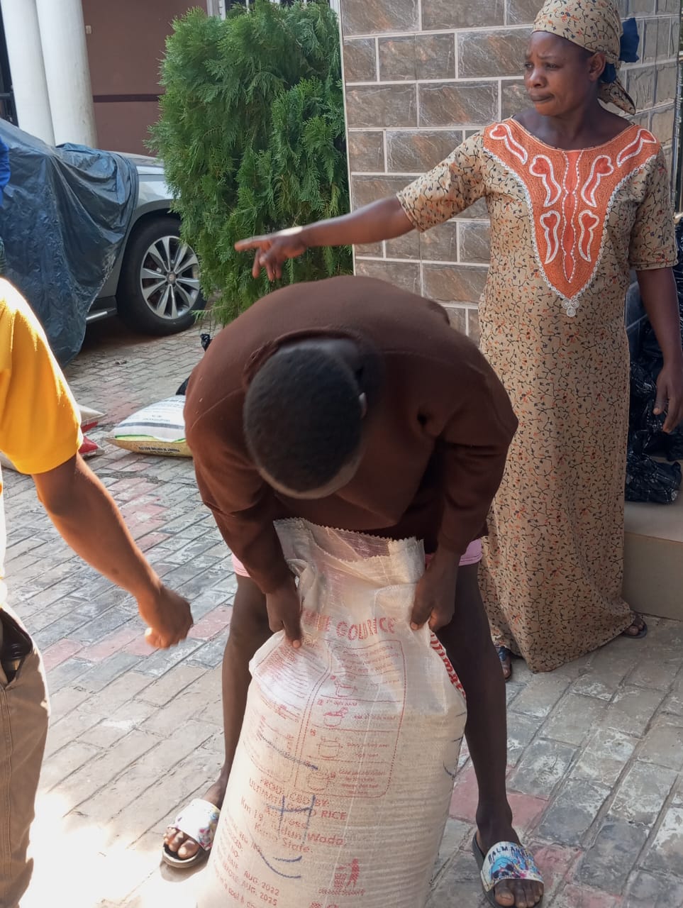 Food drive distribution by the Ojemba and Sam Foundation