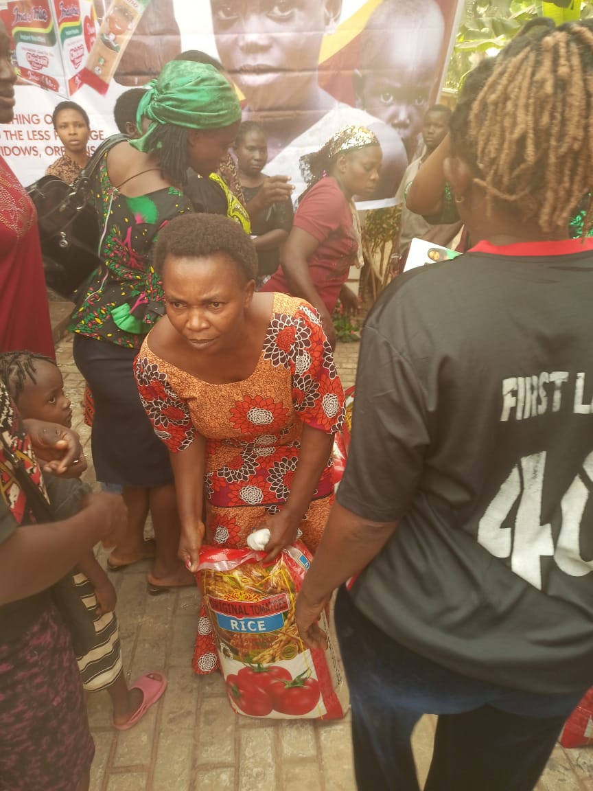 Food drive distribution by the Ojemba and Sam Foundation