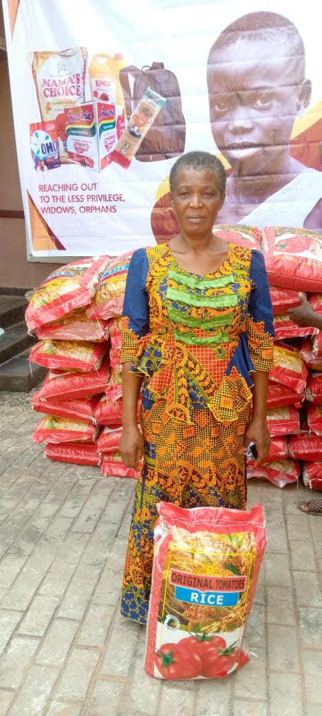 Food drive distribution by the Ojemba and Sam Foundation