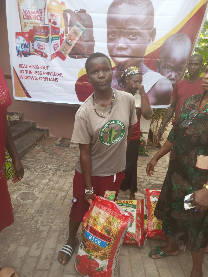 Food drive distribution by the Ojemba and Sam Foundation