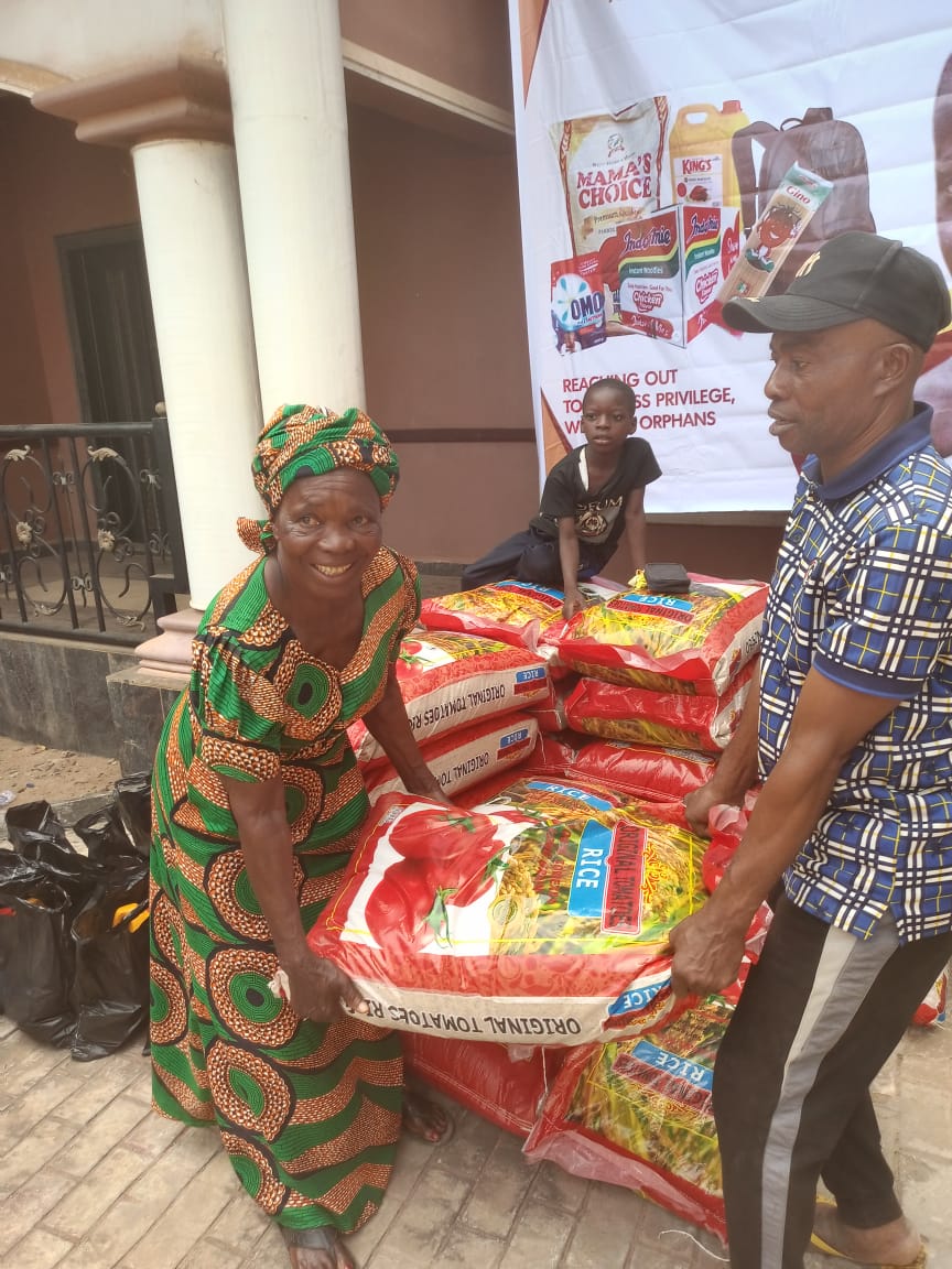 Food drive distribution by the Ojemba and Sam Foundation
